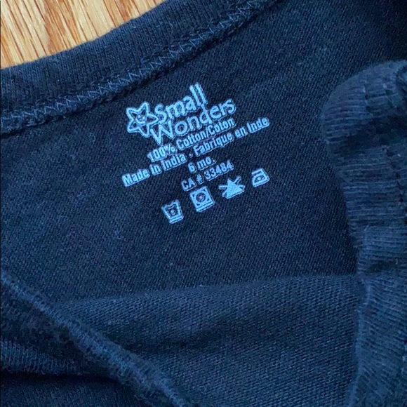 5/$20 Short sleeve onesie - Picture 2 of 3